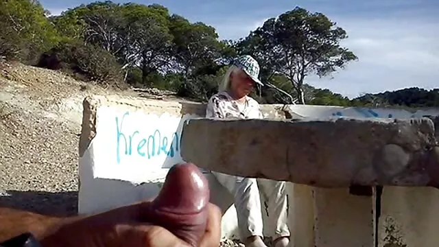 Rot, wütend und welting reife frauen nackt (2010)