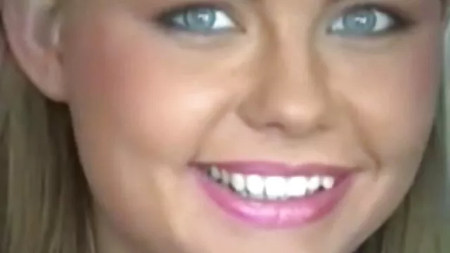 Masturbated nass behaart fleischig gepumpt Fotze nackte ältere dame (Nahaufnahme)