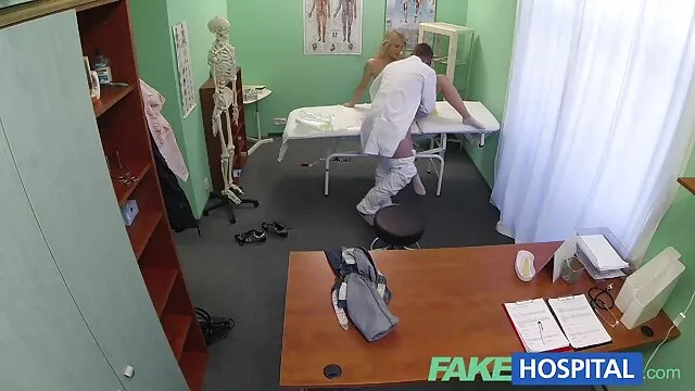 Nägel reife frauen privat nackt für Folter