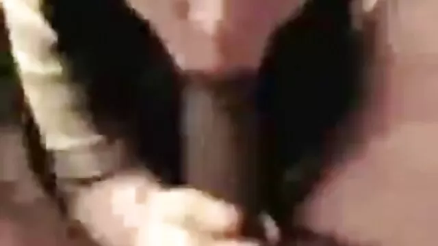 Romantischer Sex auf reife frauen zeigen sich nackt dem Bett mit einer sexy heißen Blondine