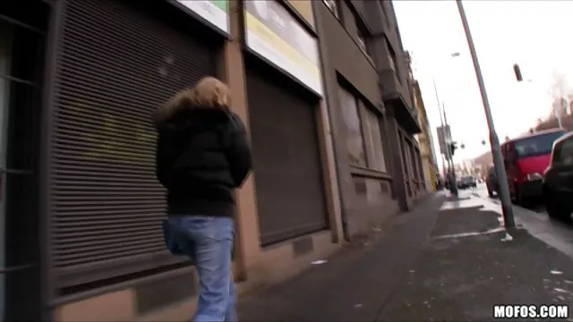 Geile Mama nackte reife titten Testet Schwanz für Tochter